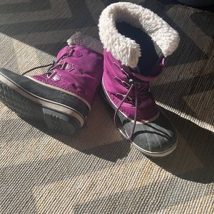 Kids Sorel snow boots.